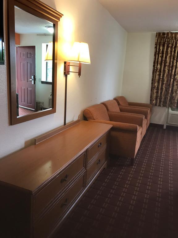 Royal Regency Inn Рок-Хилл Экстерьер фото